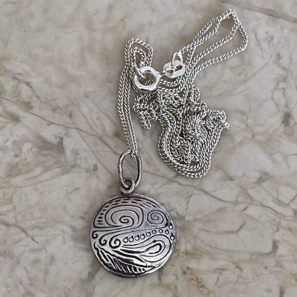 2003 Sterling Silver Signed First Nations Handcrafted Sea Bear Pendant Necklace - Picture 2 of 8